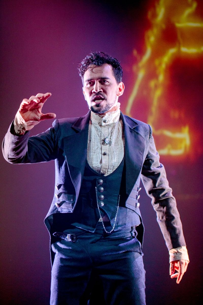 Feature: VLAD DRACULA al TEATRO ALFIERI-TORINO e al TEATRO NAZIONALE - MILANO Feature: VLAD DRACULA al TEATRO ALFIERI-TORINO e al TEATRO NAZIONALE - MILANO Image