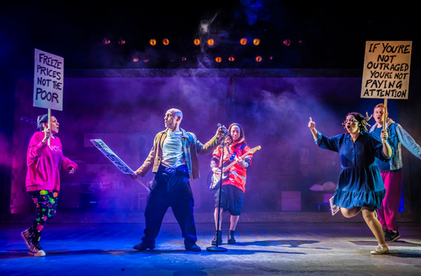 Photos: First Look at THEY DON'T PAY? WE WON'T PAY! at Mercury Theatre Photos: First Look at THEY DON'T PAY? WE WON'T PAY! at Mercury Theatre Image