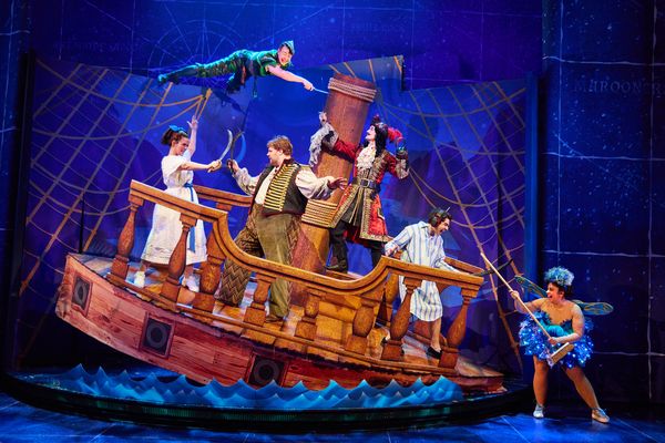 Interview: Chris Lanceley and Henry Shields on Playing Chris Bean on Both Sides of the Pond in the GOES WRONG World Image