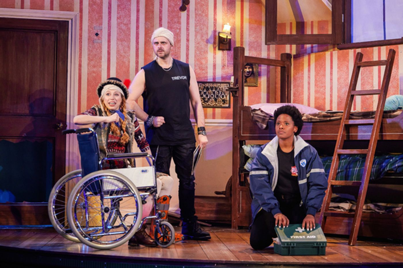 Photos: First Look at PETER PAN GOES WRONG on Broadway  Image