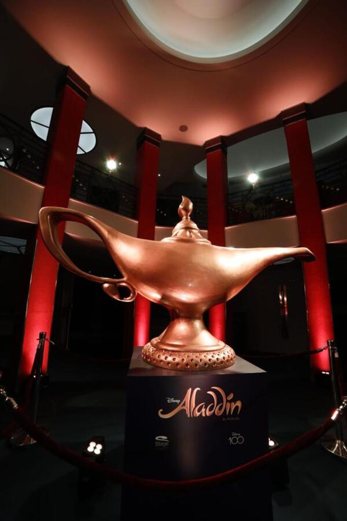 Photos: Noche de estreno de ALADDIN en el Coliseum de Madrid Photos: Noche de estreno de ALADDIN en el Coliseum de Madrid Image