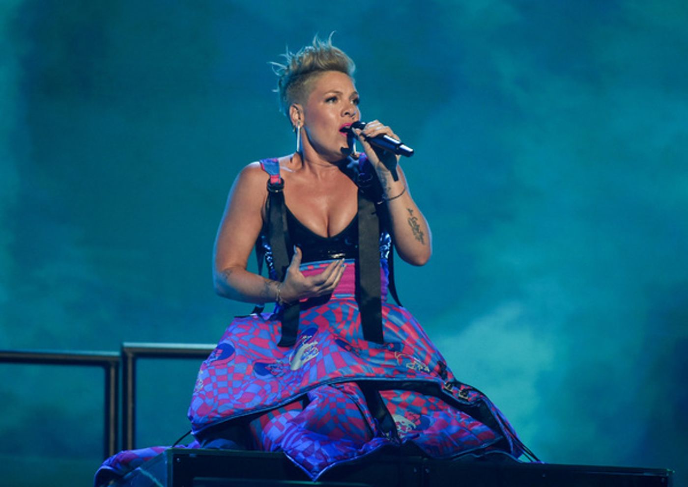Photos: Taylor Swift, P!NK & More Attend iHeart Radio Music Awards  Image