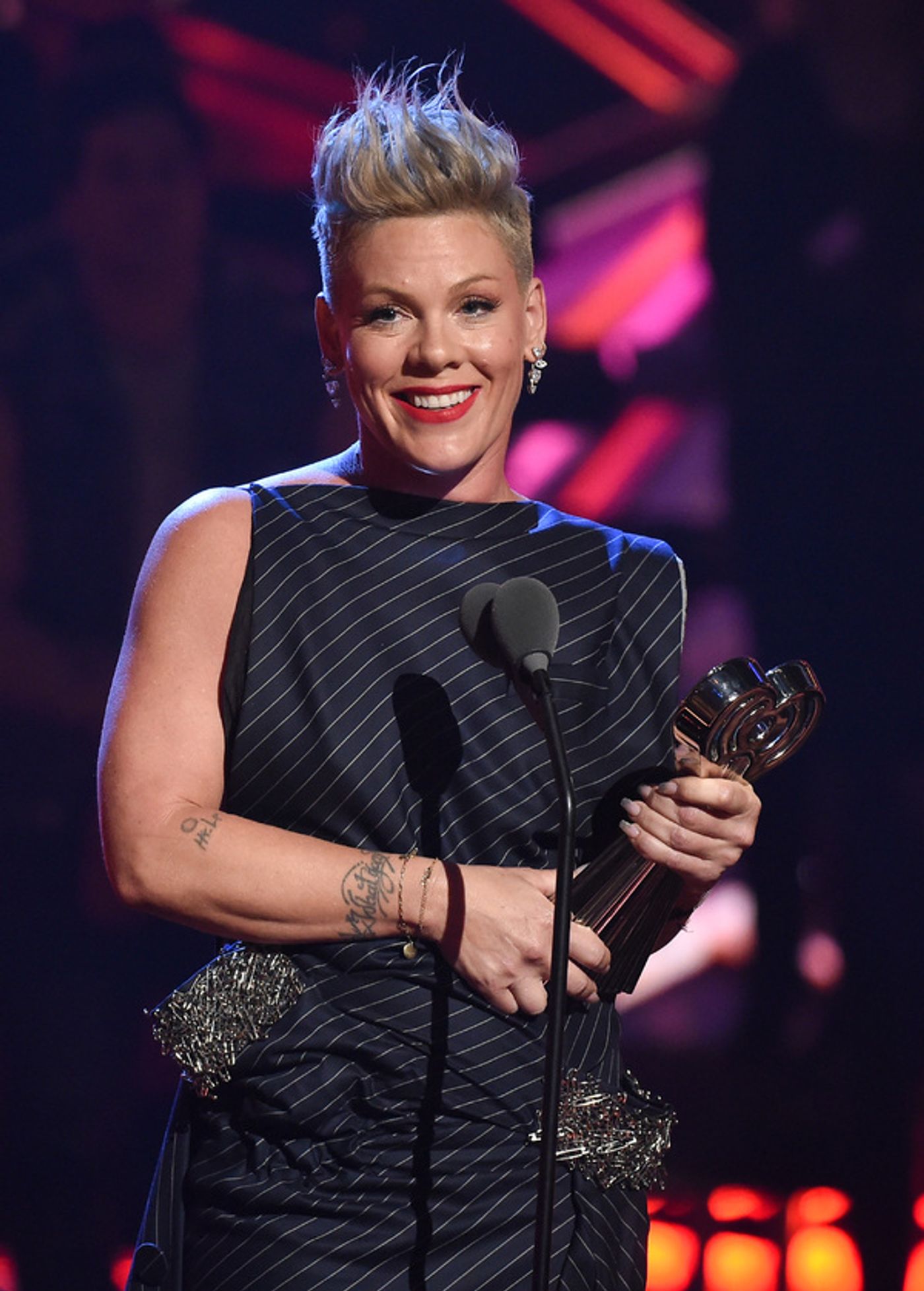 Photos: Taylor Swift, P!NK & More Attend iHeart Radio Music Awards  Image