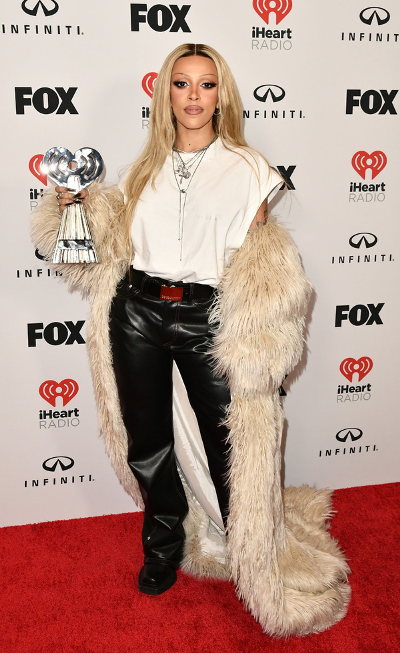 Photos: Taylor Swift, P!NK & More Attend iHeart Radio Music Awards  Image