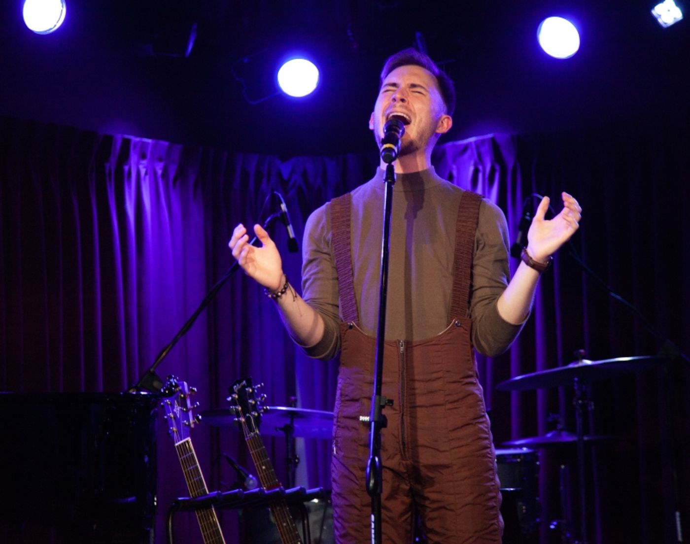 Review: With A SEASONAL PLAYLIST at The Green Room 42, Singer-Songwriter Ryan Dunn Arrives On The Scene  Image