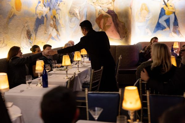 Review: JOHN LLOYD YOUNG Celebrates Our Shared History at Café Carlyle  Image