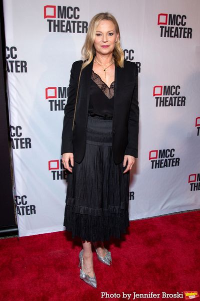 Samantha Mathis Photo