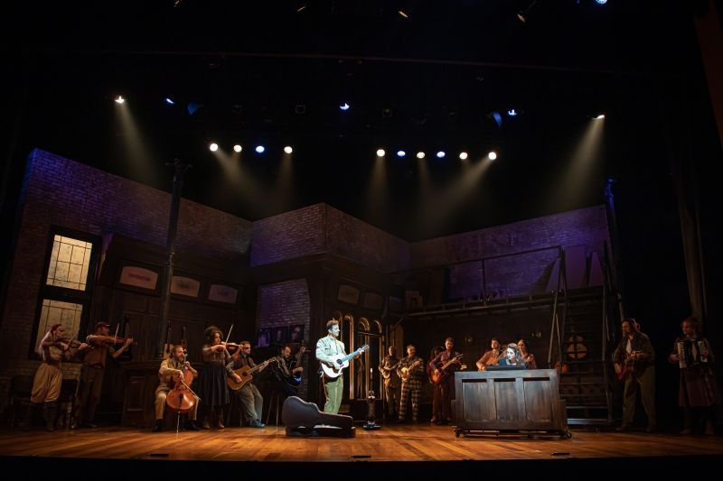 Contagious, Moving and Different Without Using Gimmicky ONCE – THE MUSICAL is Running in Sao Paulo  Image