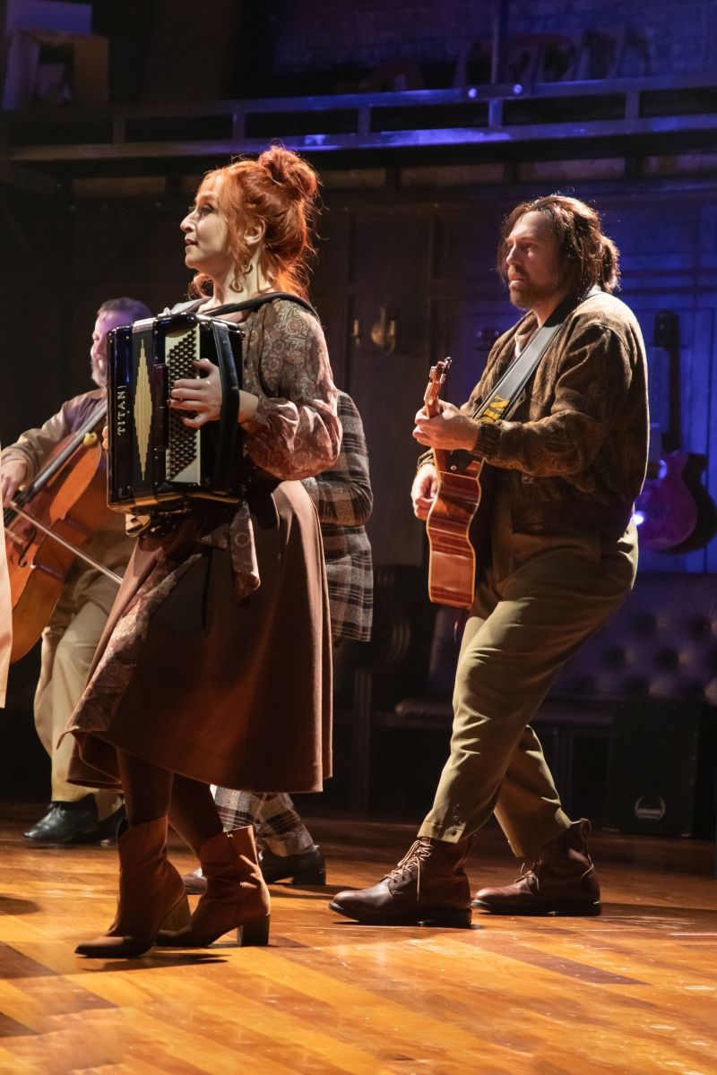 Contagious, Moving and Different Without Using Gimmicky ONCE – THE MUSICAL is Running in Sao Paulo  Image