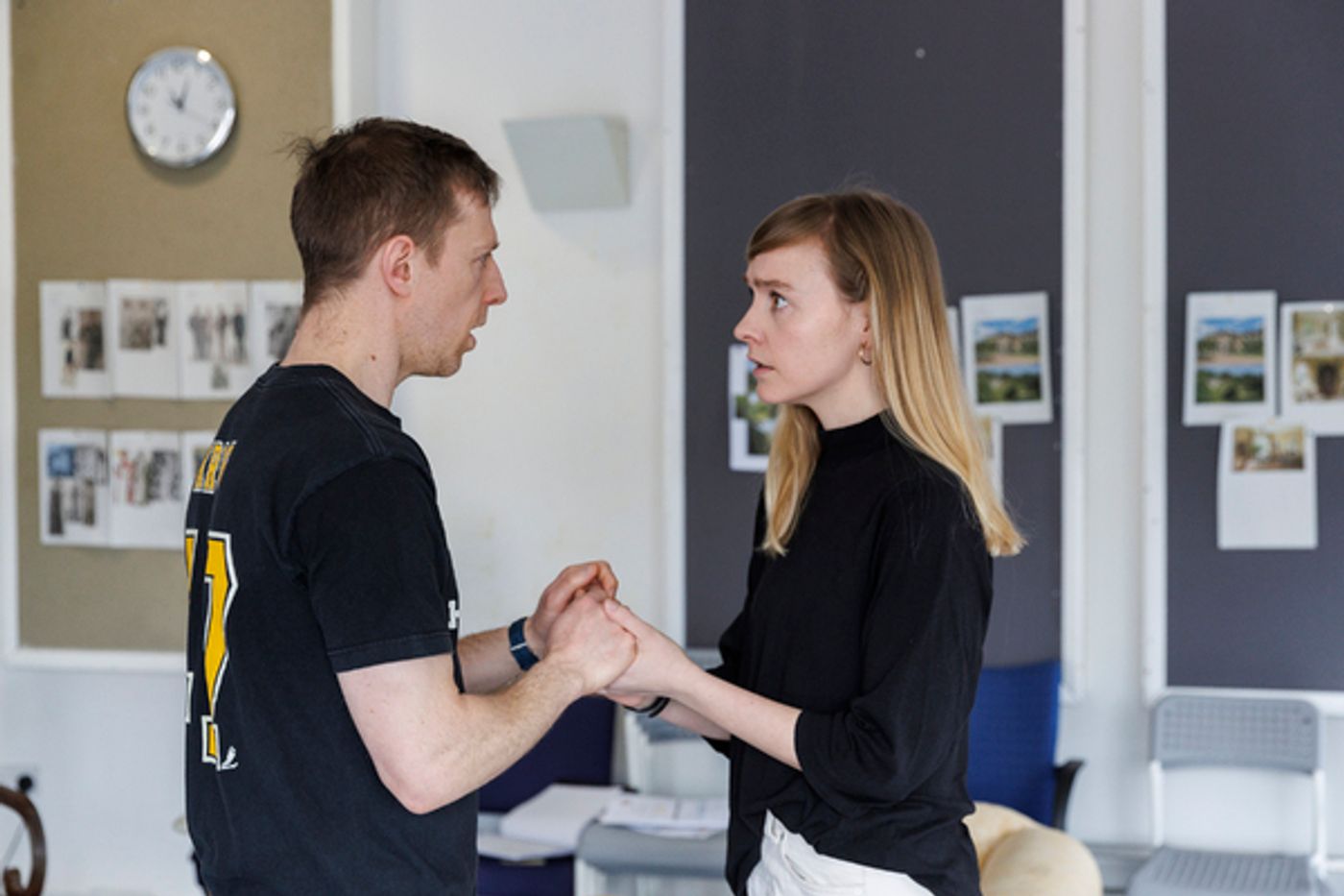 Photos: Inside Rehearsal For THE CIRCLE at Orange Tree Theatre Photos: Inside Rehearsal For THE CIRCLE at Orange Tree Theatre Image