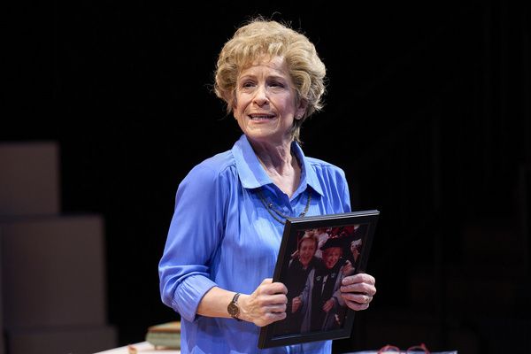 Naomi Jacobson Photo