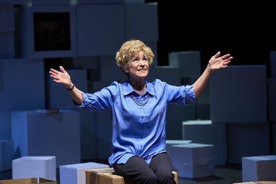 Naomi Jacobson Photo