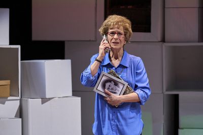 Naomi Jacobson Photo