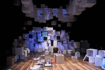 Naomi Jacobson

 Photo