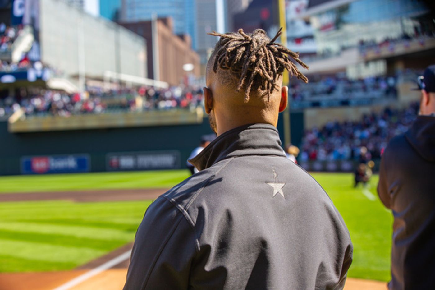 Photos: HAMILTON Star D. Jerome Sings Sings The National Anthem at Minnesota Twins' Home Opener  Image