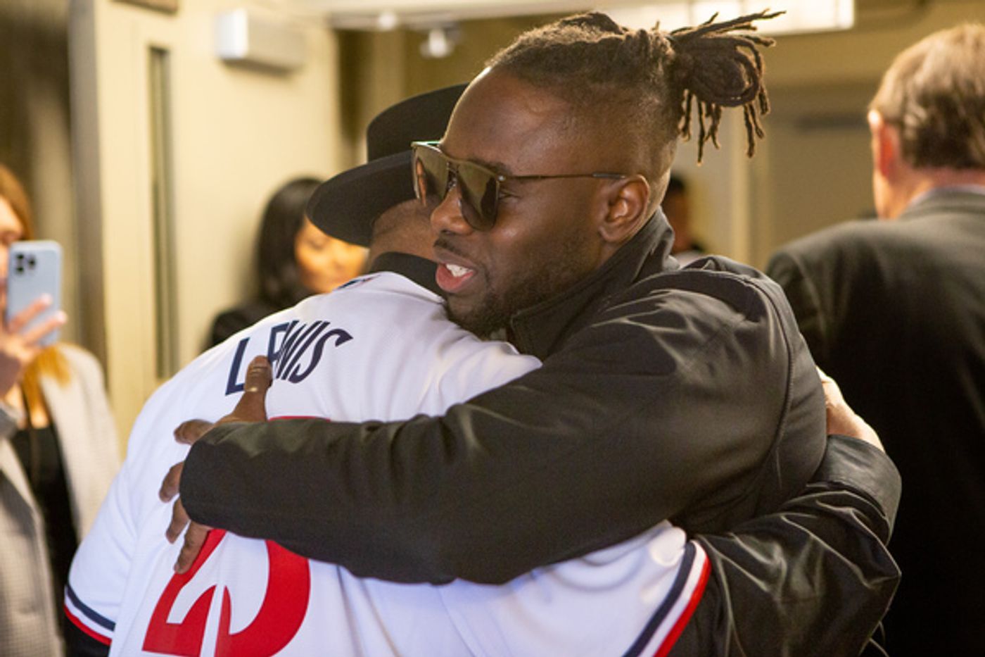 Photos: HAMILTON Star D. Jerome Sings Sings The National Anthem at Minnesota Twins' Home Opener  Image