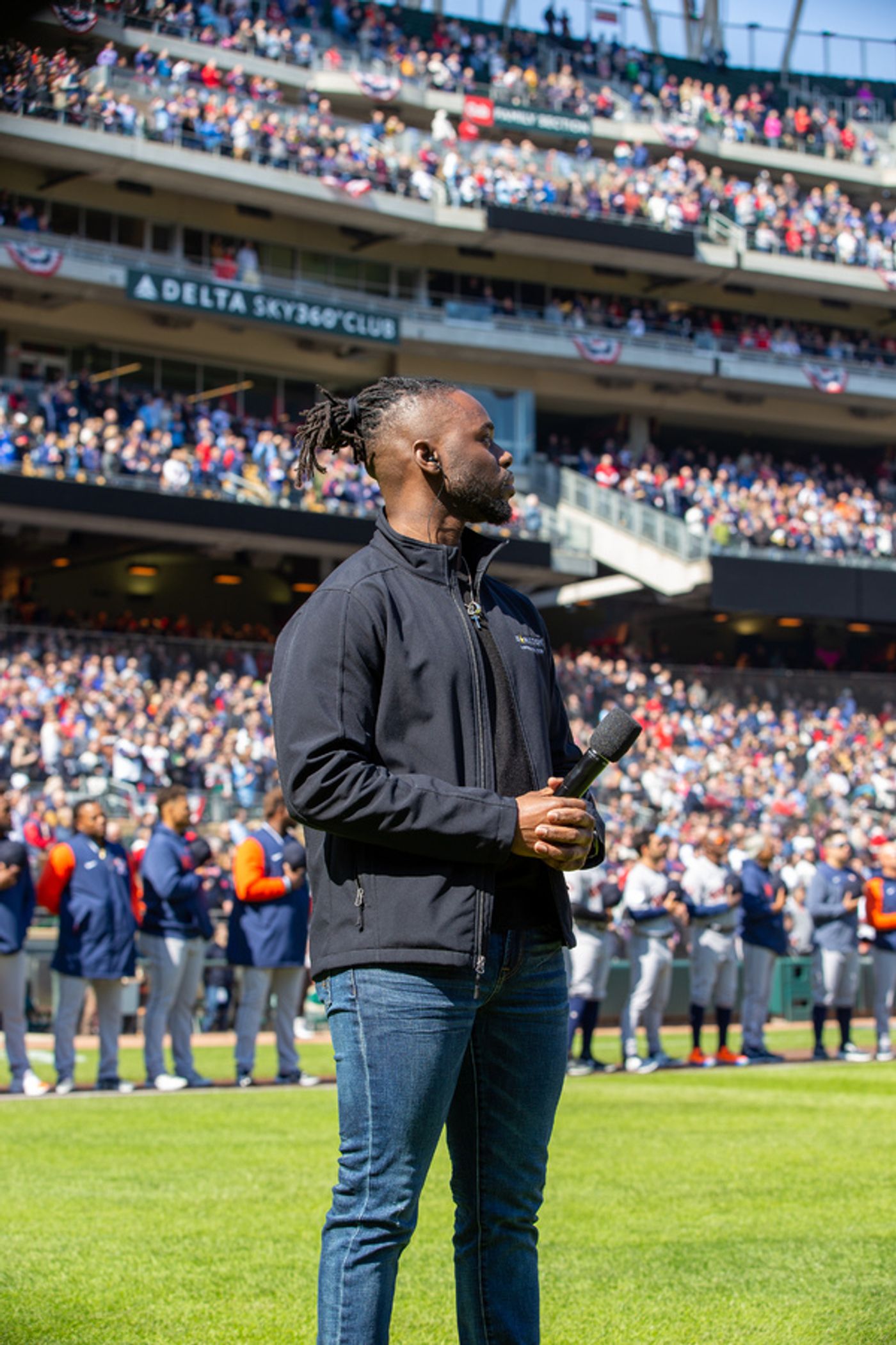 Photos: HAMILTON Star D. Jerome Sings Sings The National Anthem at Minnesota Twins' Home Opener  Image