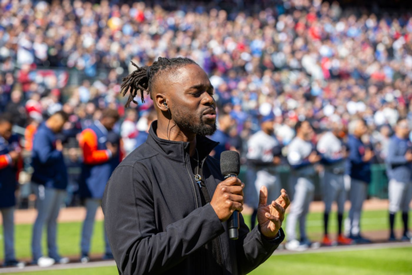 Photos: HAMILTON Star D. Jerome Sings Sings The National Anthem at Minnesota Twins' Home Opener  Image