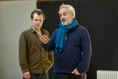 Johnny Flynn & Sam Mendes 

 Photo