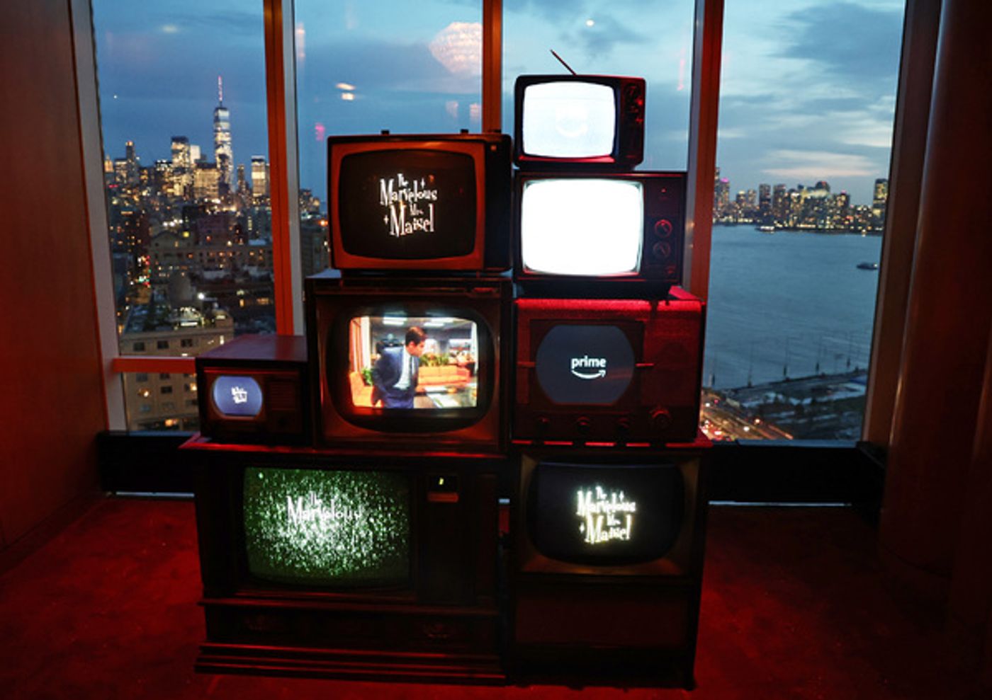 Photos: Sutton Foster, Rachel Brosnahan & More Attend THE MARVELOUS MRS. MAISEL Premiere  Image