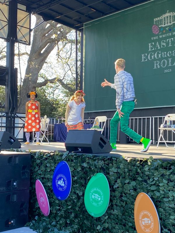 Photos: TheaterWorksUSA Performs at The White House Easter Egg Roll Photos: TheaterWorksUSA Performs at The White House Easter Egg Roll Image