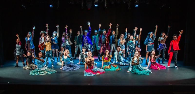 Interview: Alyssa Raghu of HITS! THE MUSICAL Presented by On Cue Entertainment at Pantages Theatre  Image