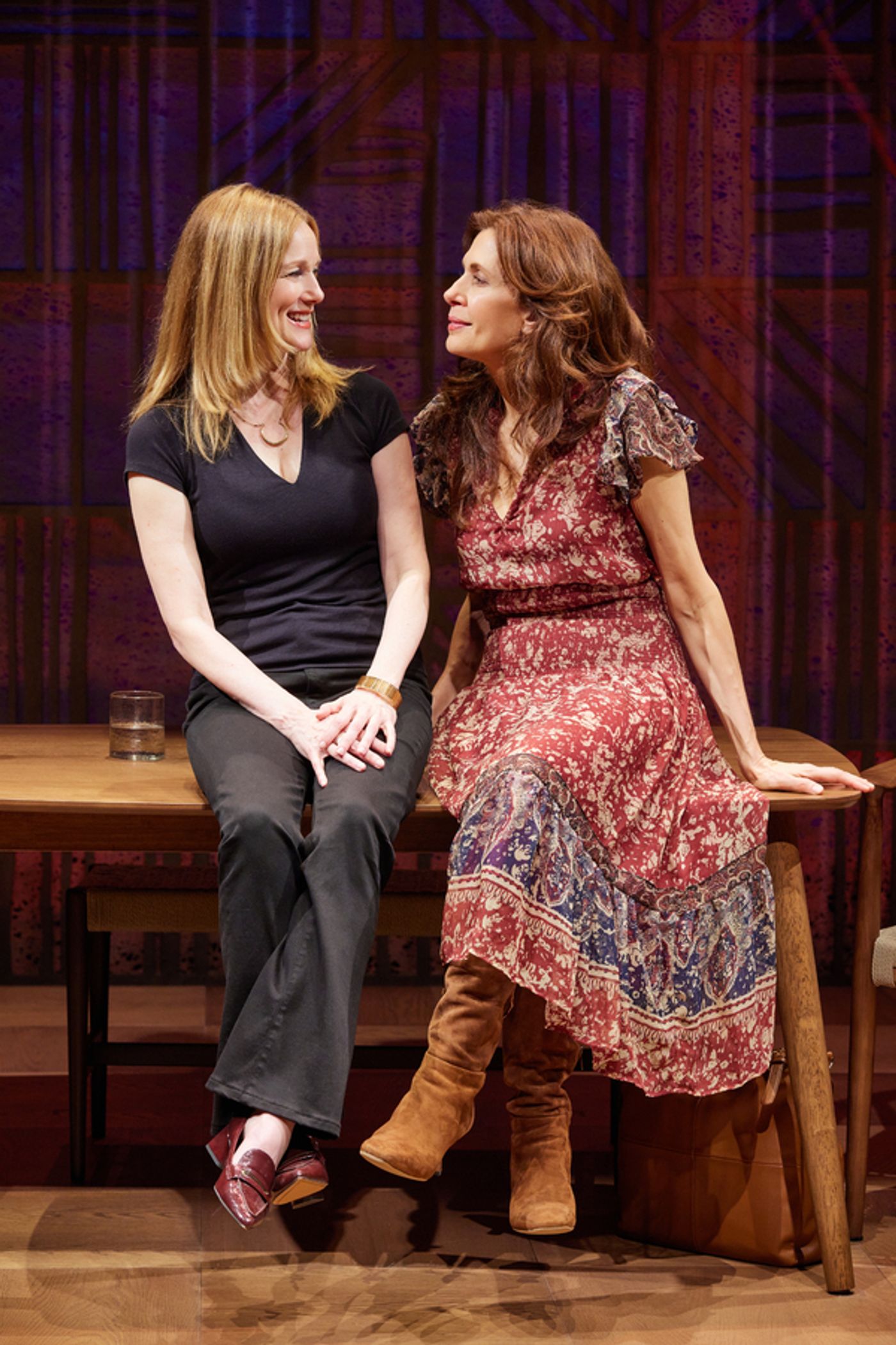 Photos: First Look at Laura Linney & Jessica Hecht in SUMMER, 1976  Image