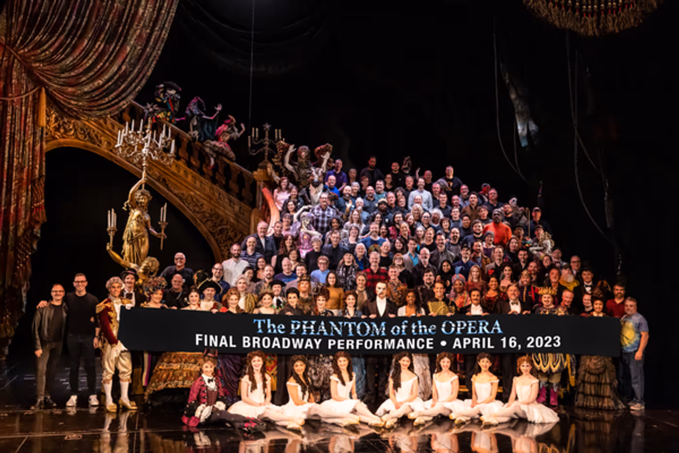 Photo: First Look at the PHANTOM OF THE OPERA Final Company Portrait  Image