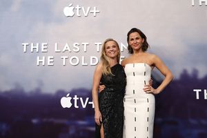 Reese Witherspoon and Jennifer Garner Photo