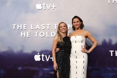 Reese Witherspoon and Jennifer Garner Photo