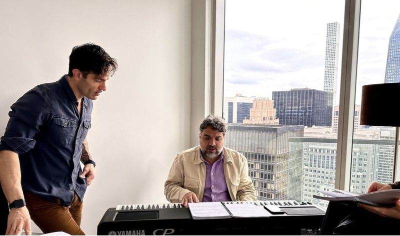 PHOTOS: Ramin Karimloo ensaya THE PHANTOM OF THE OPERA bajo la dirección musical de Julio Awad PHOTOS: Ramin Karimloo ensaya THE PHANTOM OF THE OPERA bajo la dirección musical de Julio Awad Image