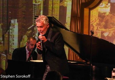 Clint Holmes Photo