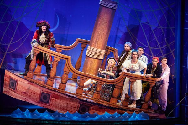Photos: First Look at PETER PAN GOES WRONG, Featuring Neil Patrick Harris — photo 1 of 11