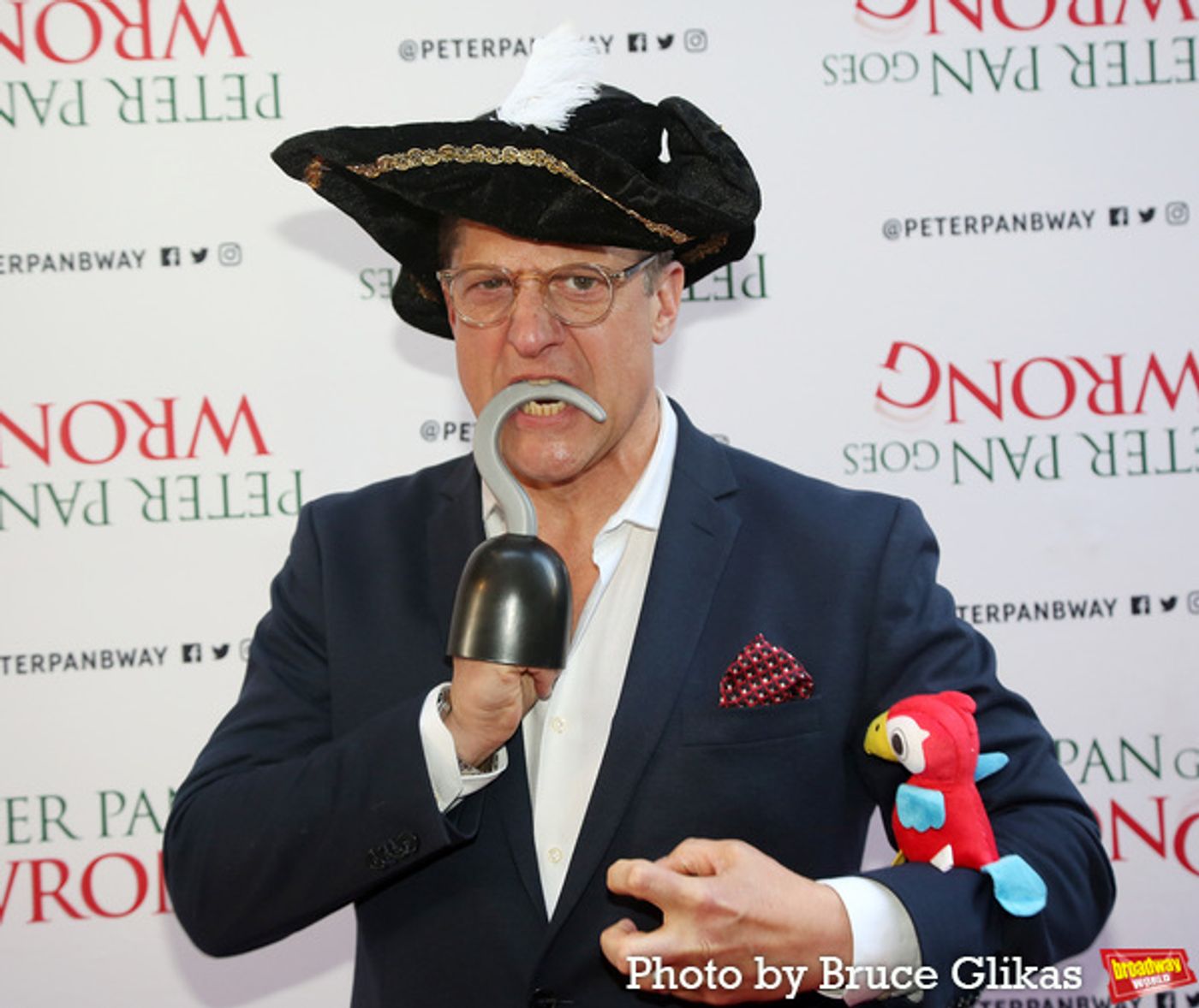 Photos: On the Red Carpet of PETER PAN GOES WRONG Opening Night  Image