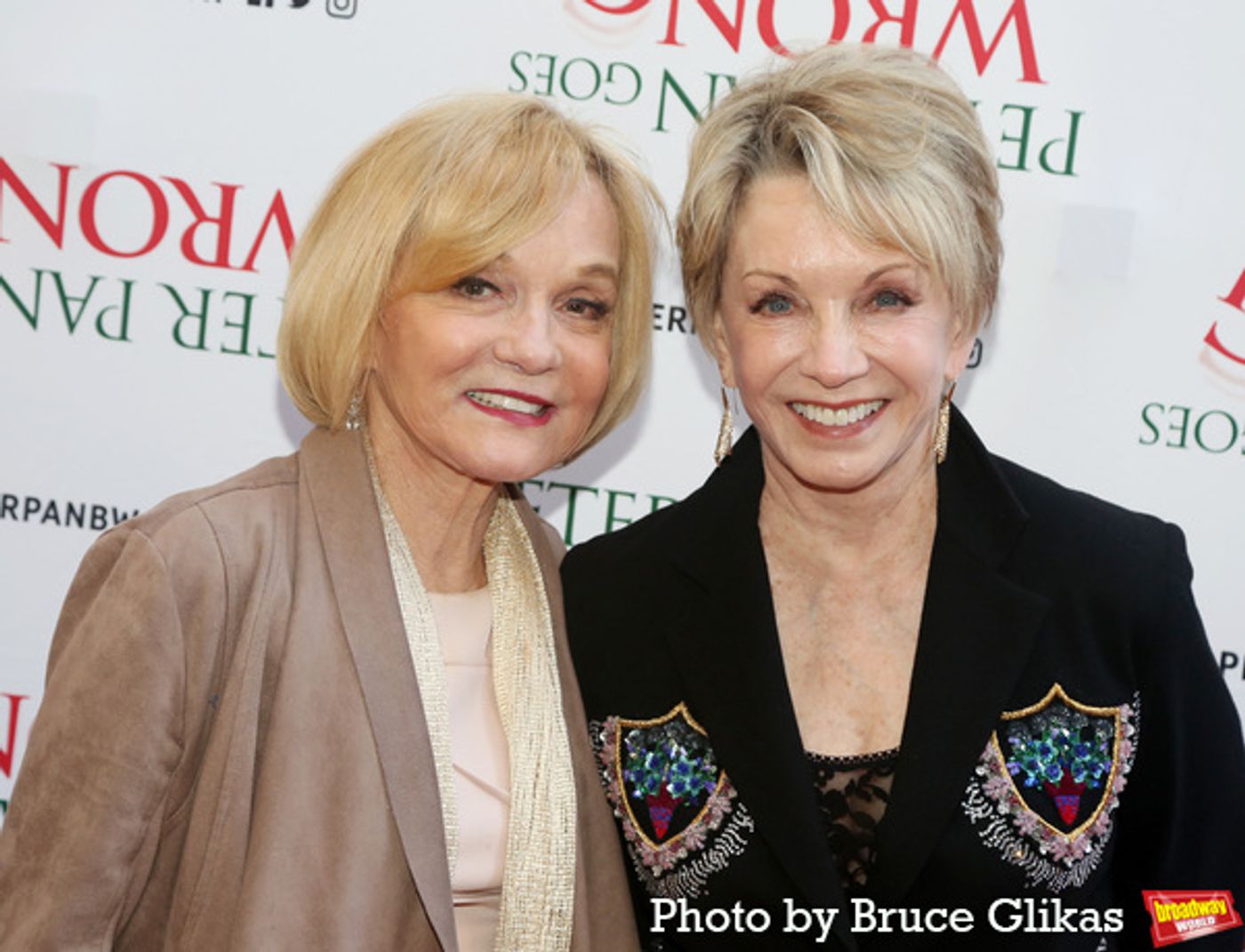 Photos: On the Red Carpet of PETER PAN GOES WRONG Opening Night  Image