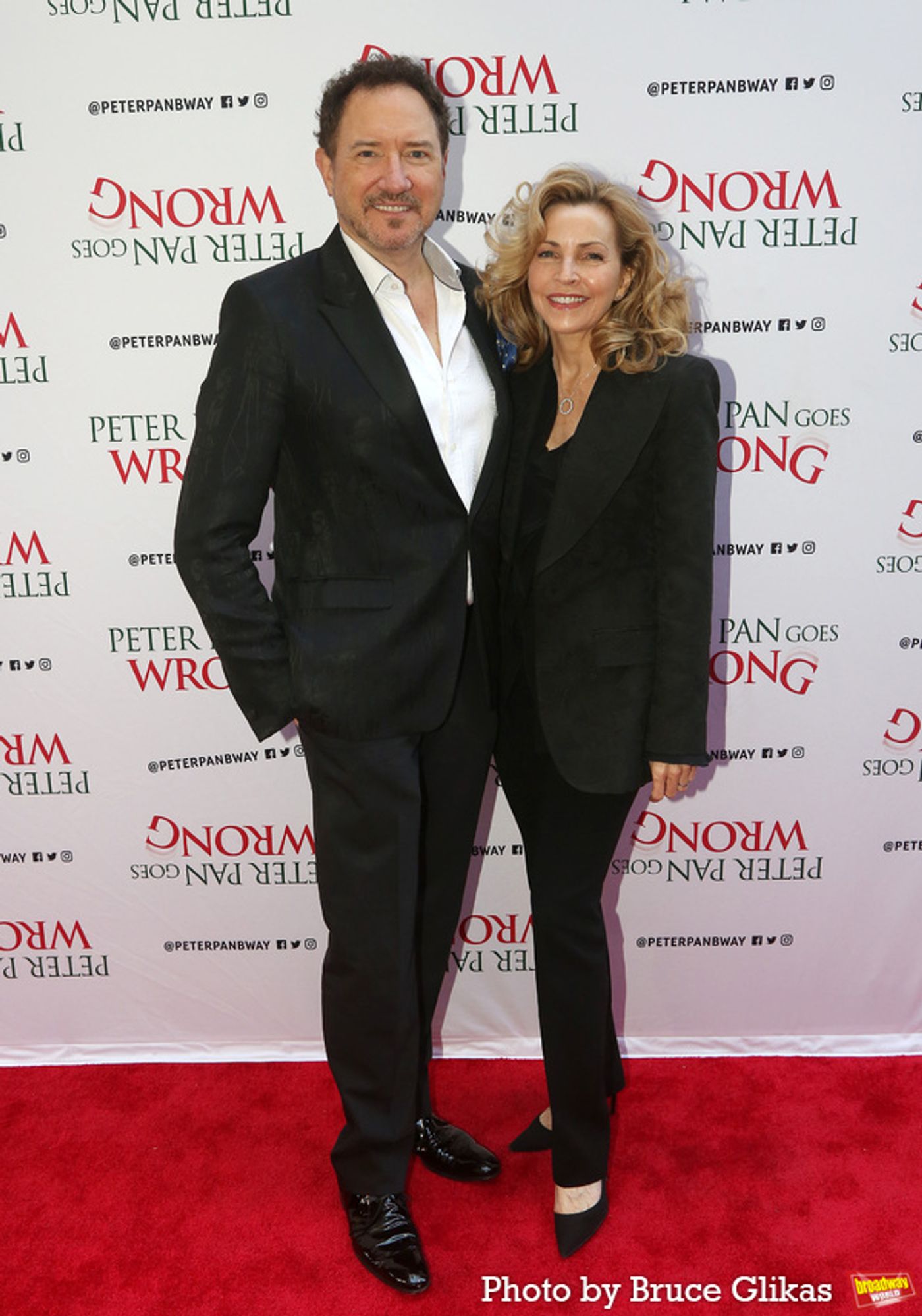 Photos: On the Red Carpet of PETER PAN GOES WRONG Opening Night  Image