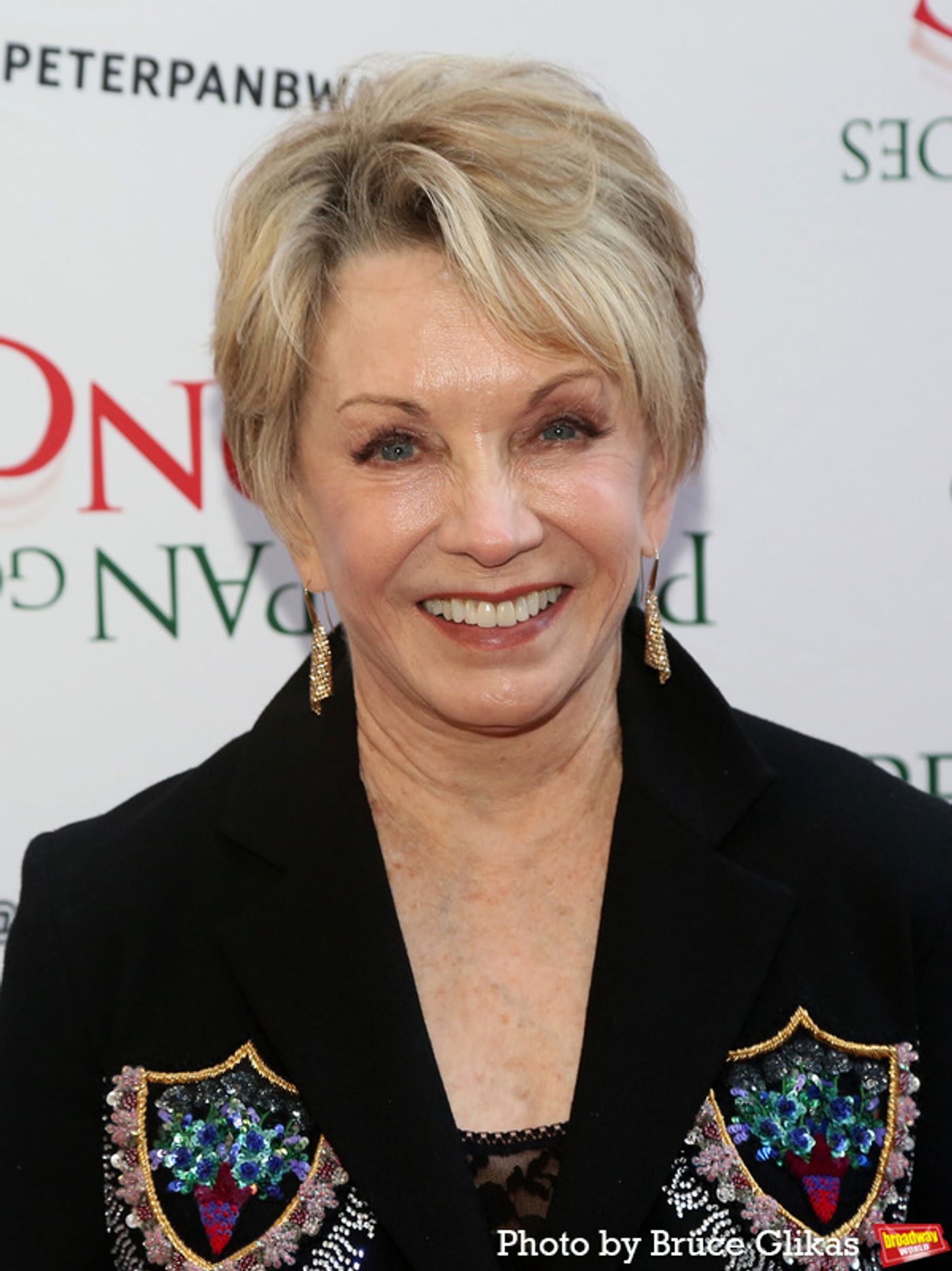 Photos: On the Red Carpet of PETER PAN GOES WRONG Opening Night  Image