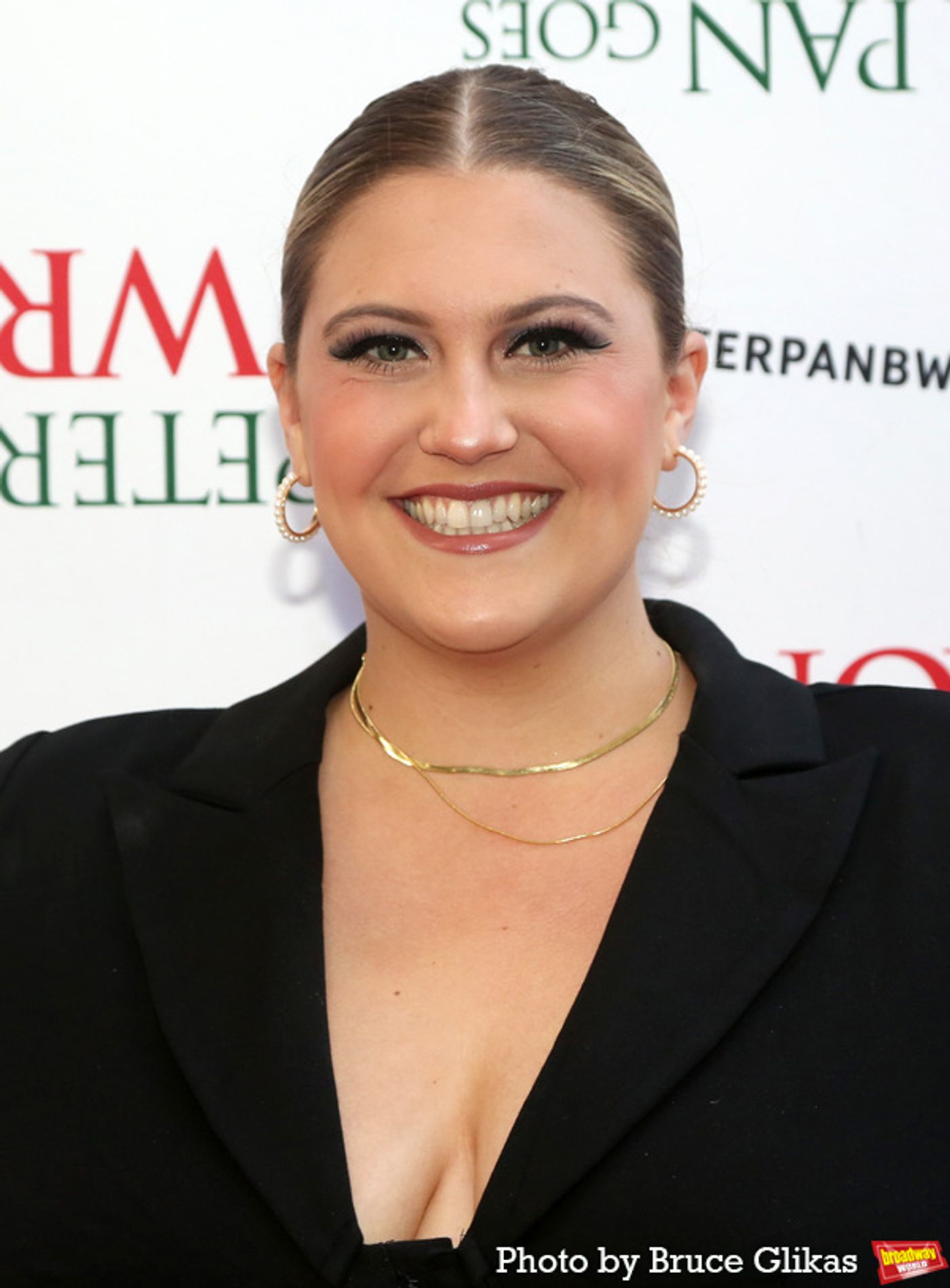 Photos: On the Red Carpet of PETER PAN GOES WRONG Opening Night  Image