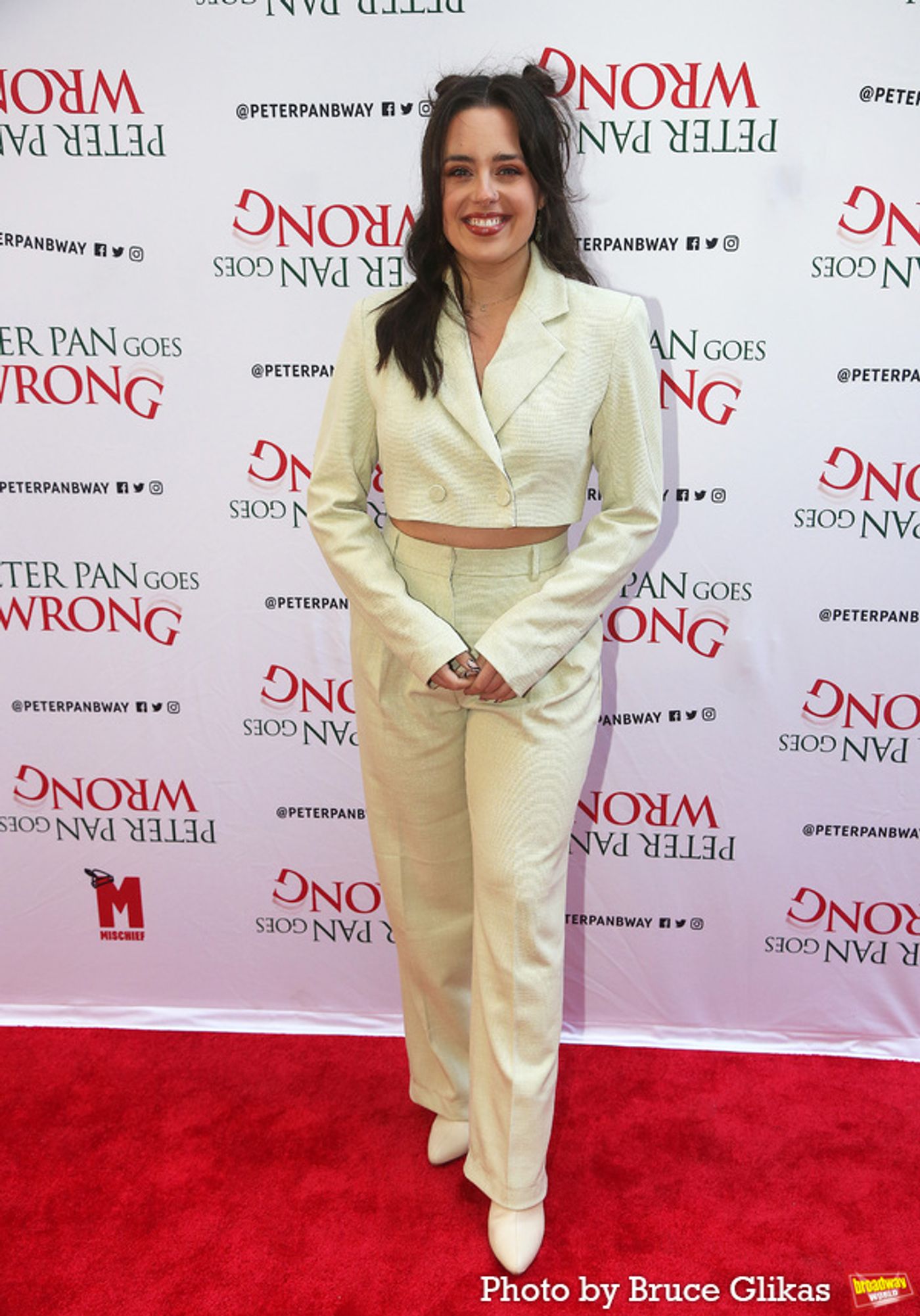 Photos: On the Red Carpet of PETER PAN GOES WRONG Opening Night  Image