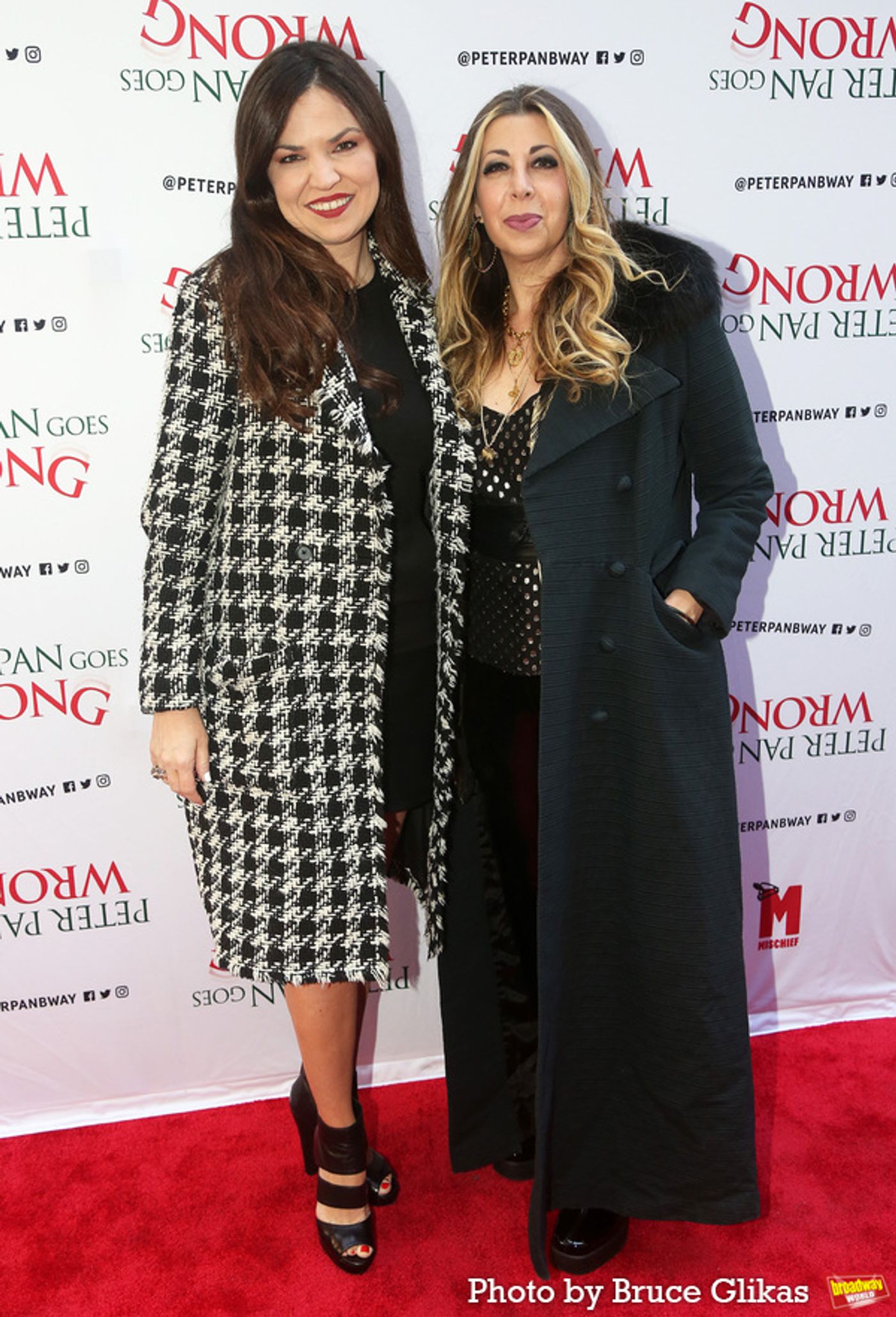 Photos: On the Red Carpet of PETER PAN GOES WRONG Opening Night  Image
