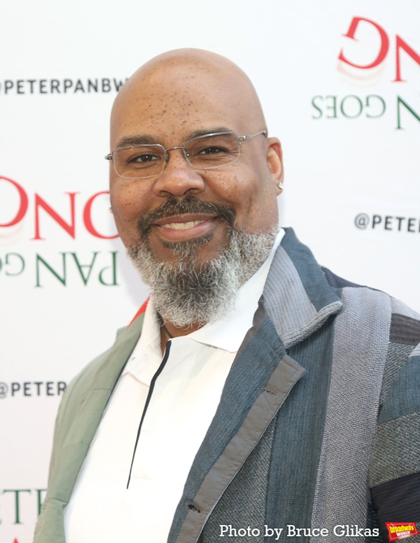 Photos: On the Red Carpet of PETER PAN GOES WRONG Opening Night  Image