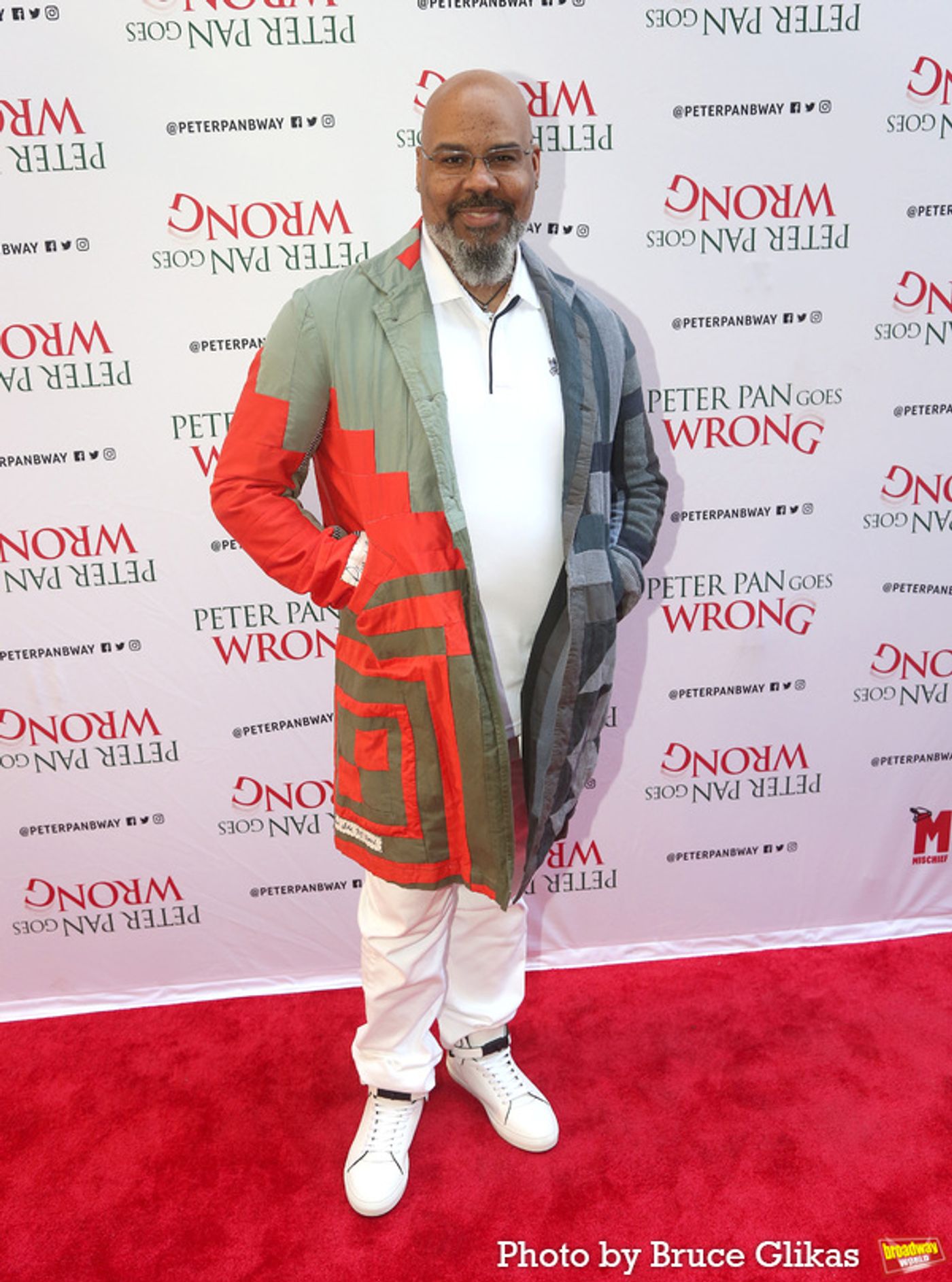 Photos: On the Red Carpet of PETER PAN GOES WRONG Opening Night  Image