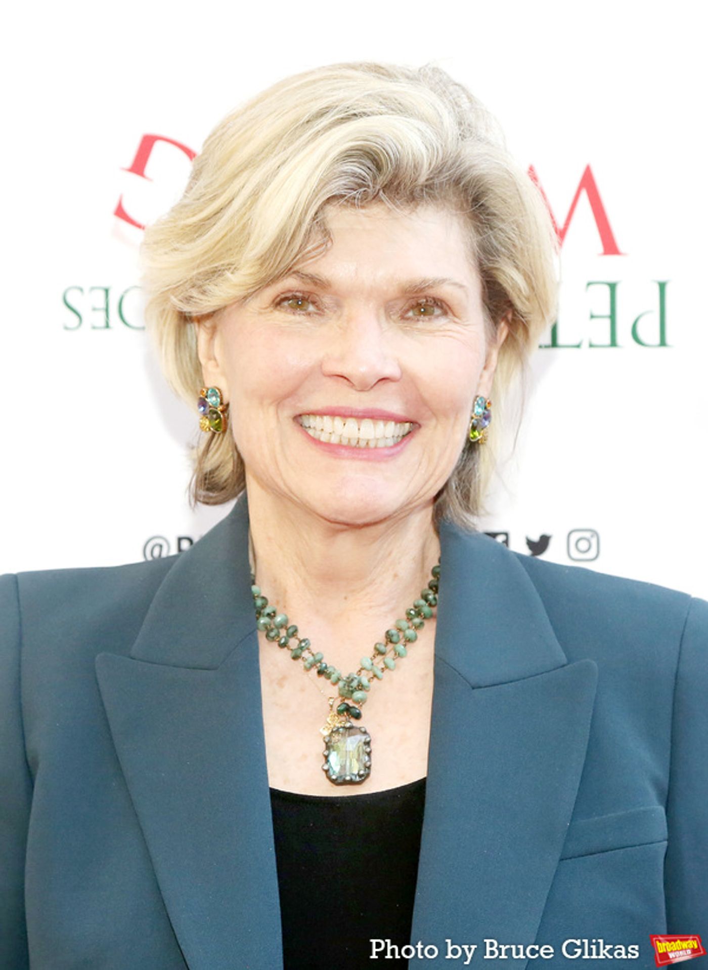 Photos: On the Red Carpet of PETER PAN GOES WRONG Opening Night  Image