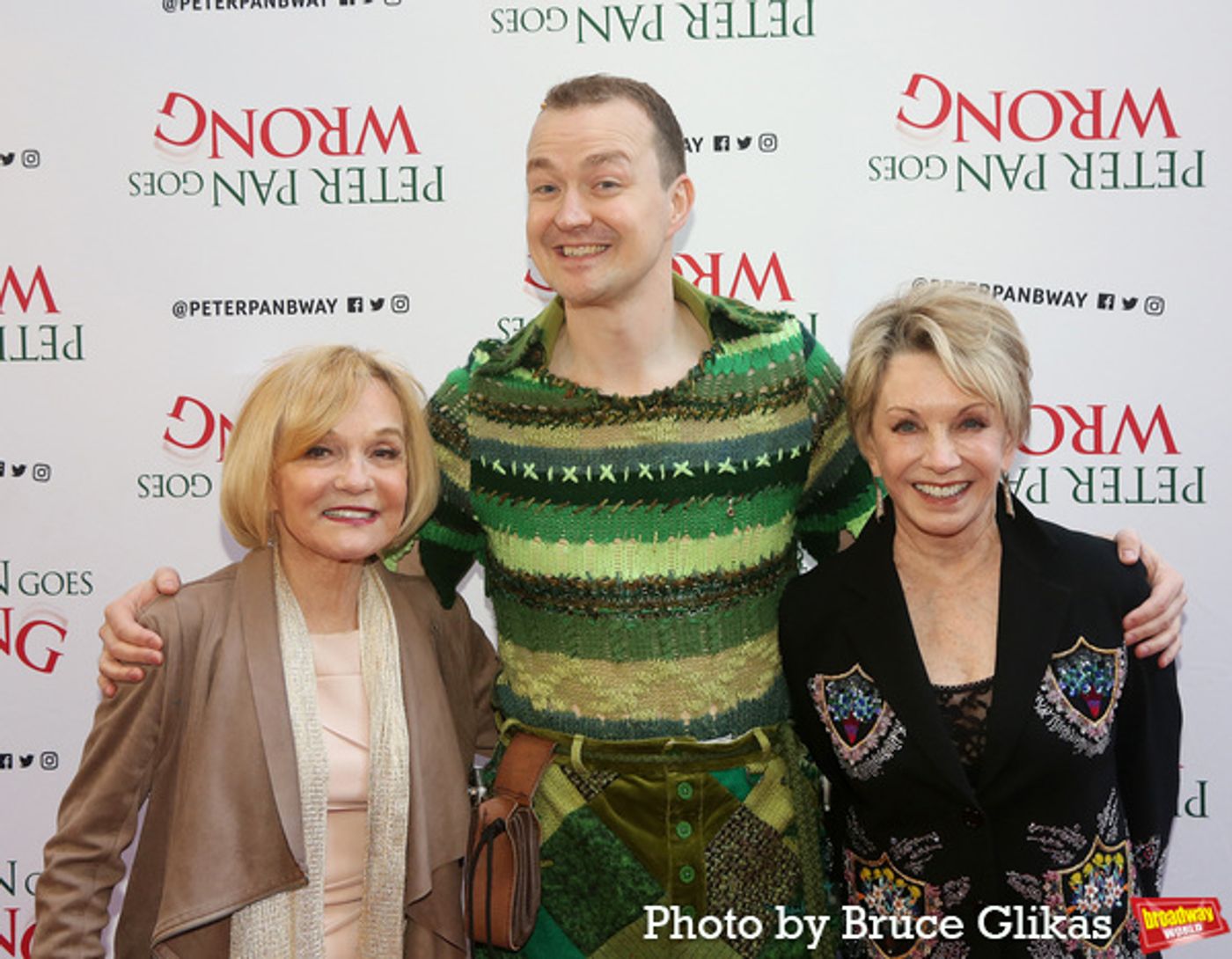 Photos: On the Red Carpet of PETER PAN GOES WRONG Opening Night  Image