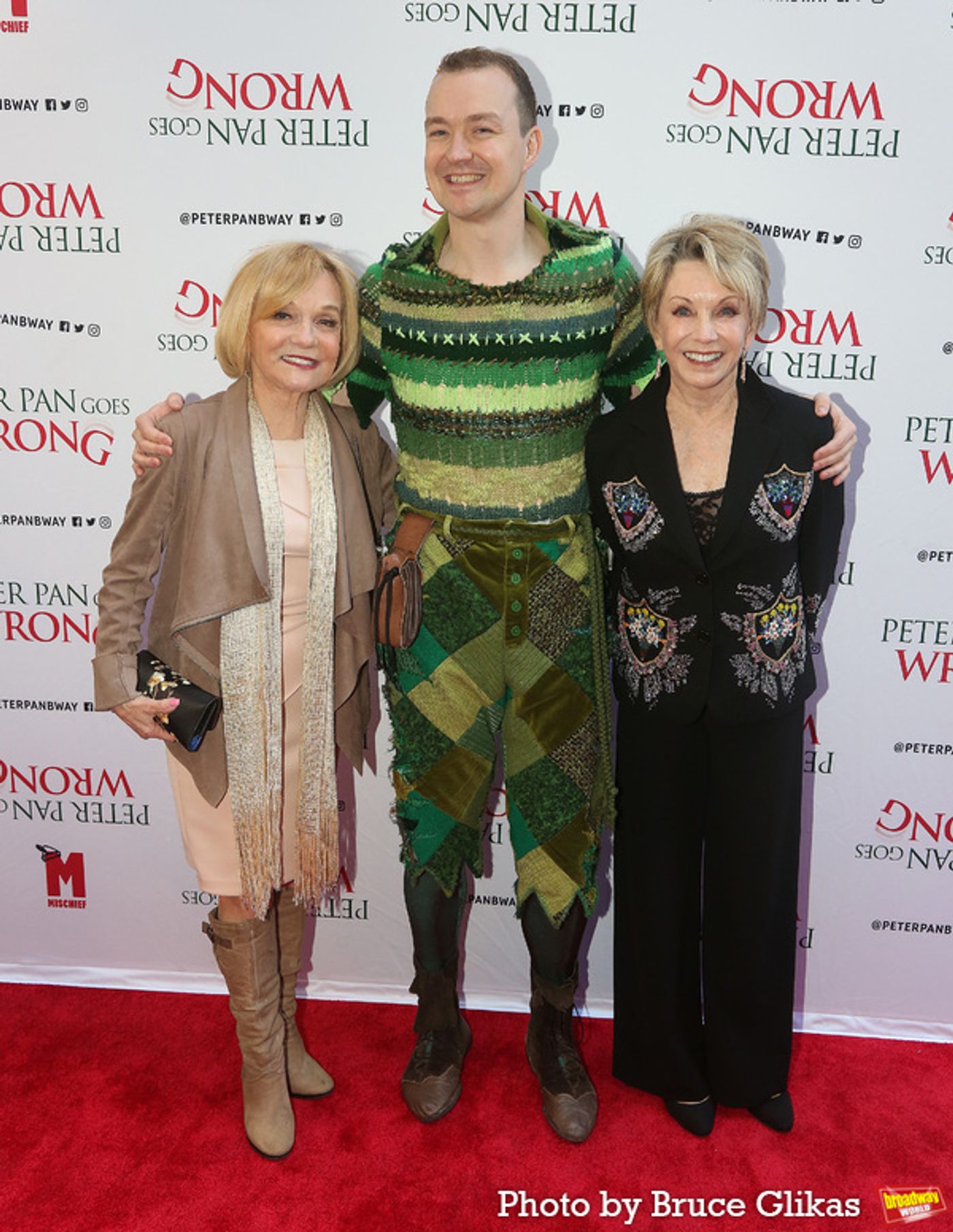 Photos: On the Red Carpet of PETER PAN GOES WRONG Opening Night  Image