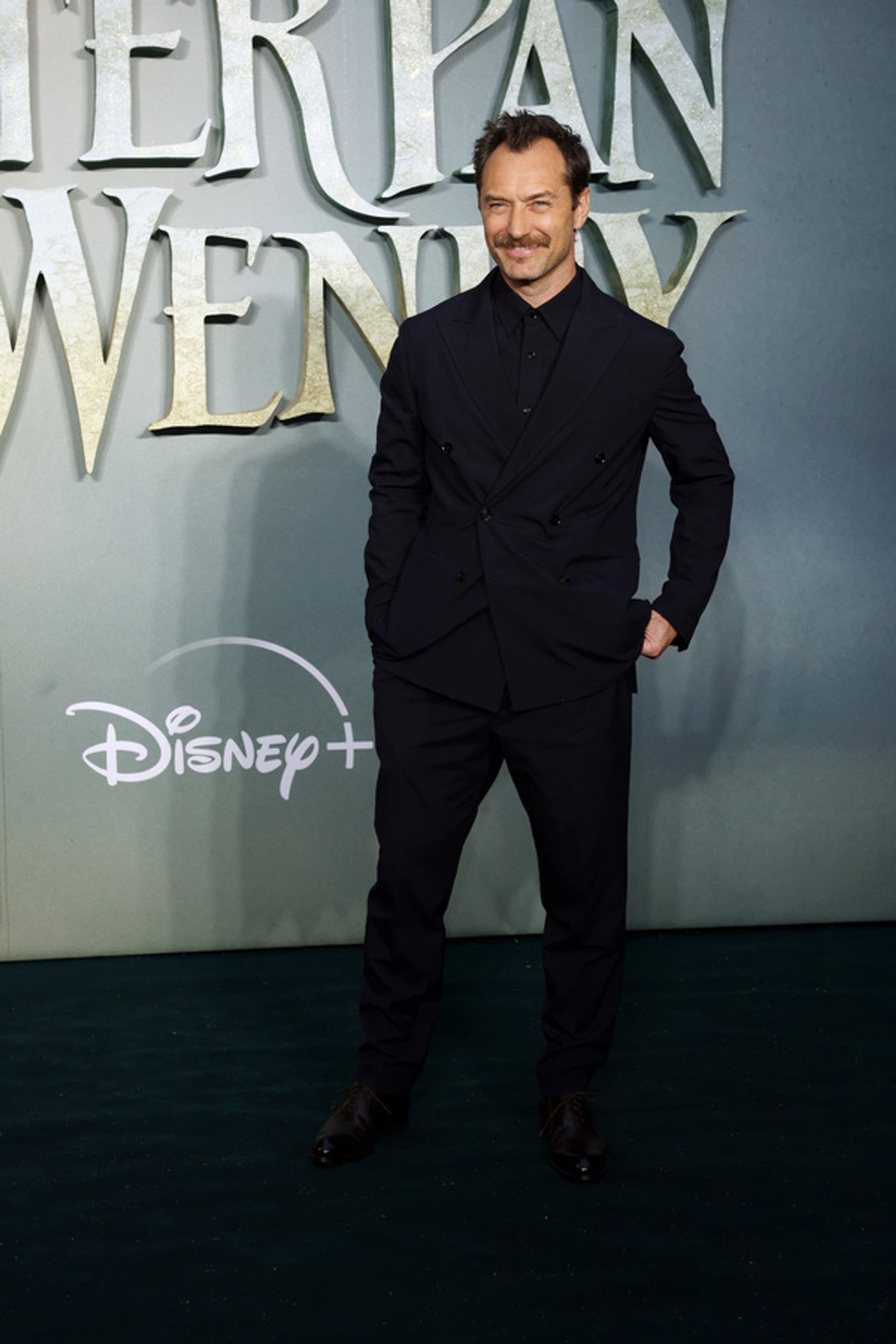Photos: Jude Law, Yara Shahidi & More Attend PETER PAN & WENDY London Premiere  Image
