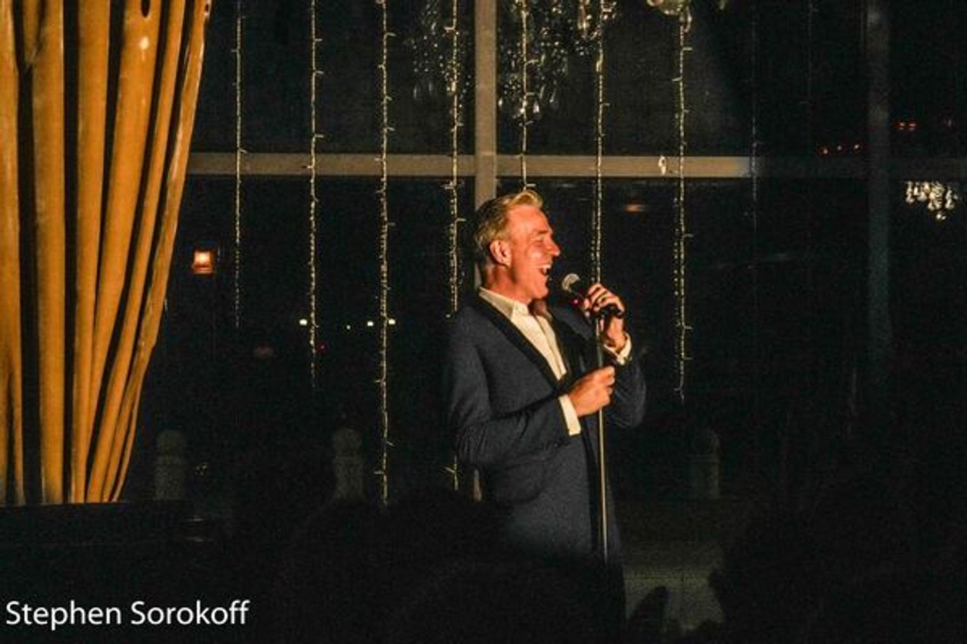 Photos: Todd Murray Croons at Cafe Centro Cabaret  Image