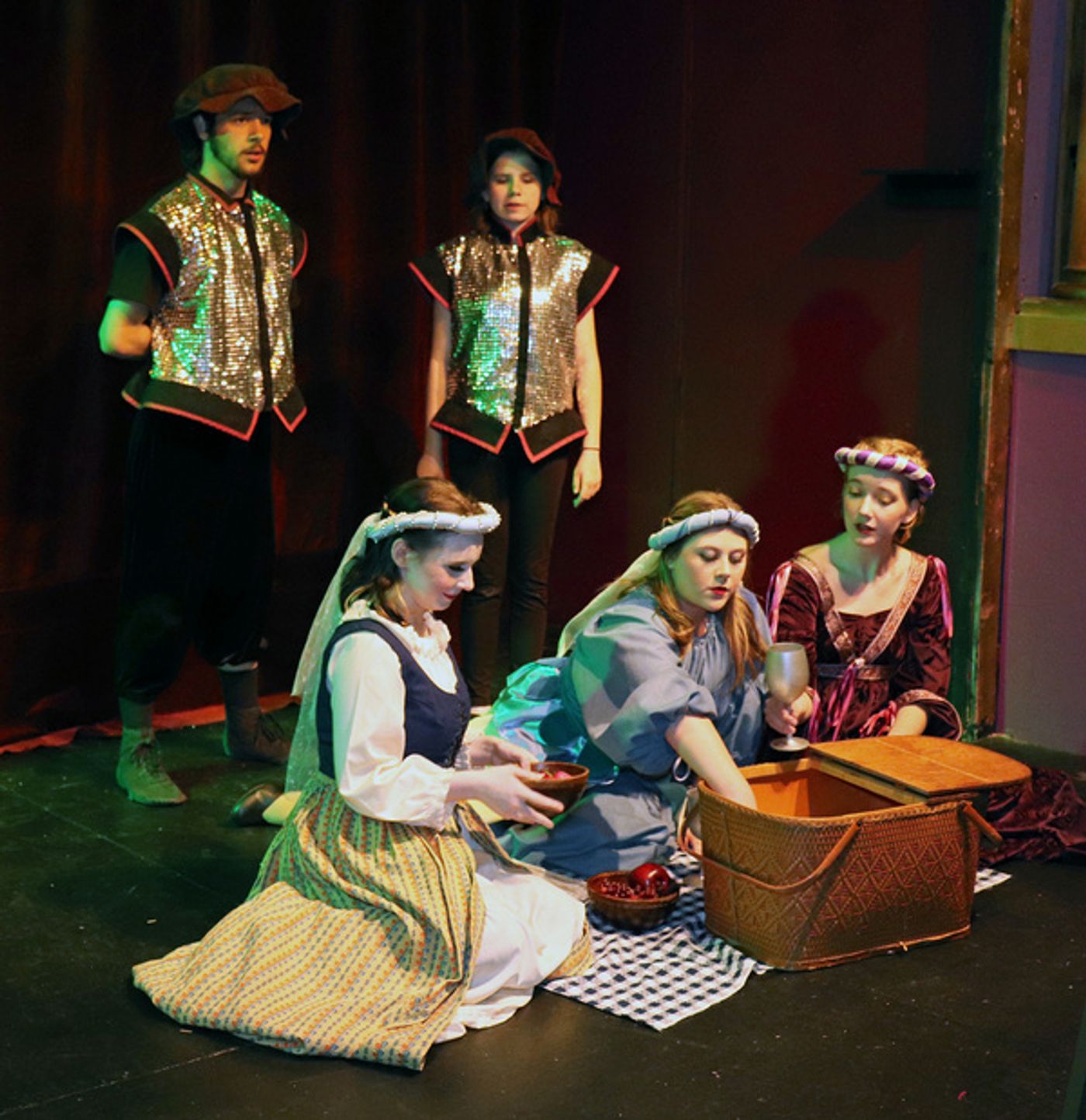 Photos: First Look at SNOW WHITE AND THE SEVEN DWARFS at Sutter Street Theatre  Image