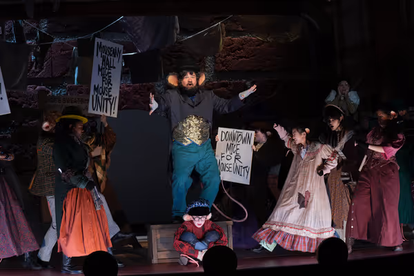 Luverne Seifert (Warren T. Rat), Matthew Woody (Fievel), and Company Photo