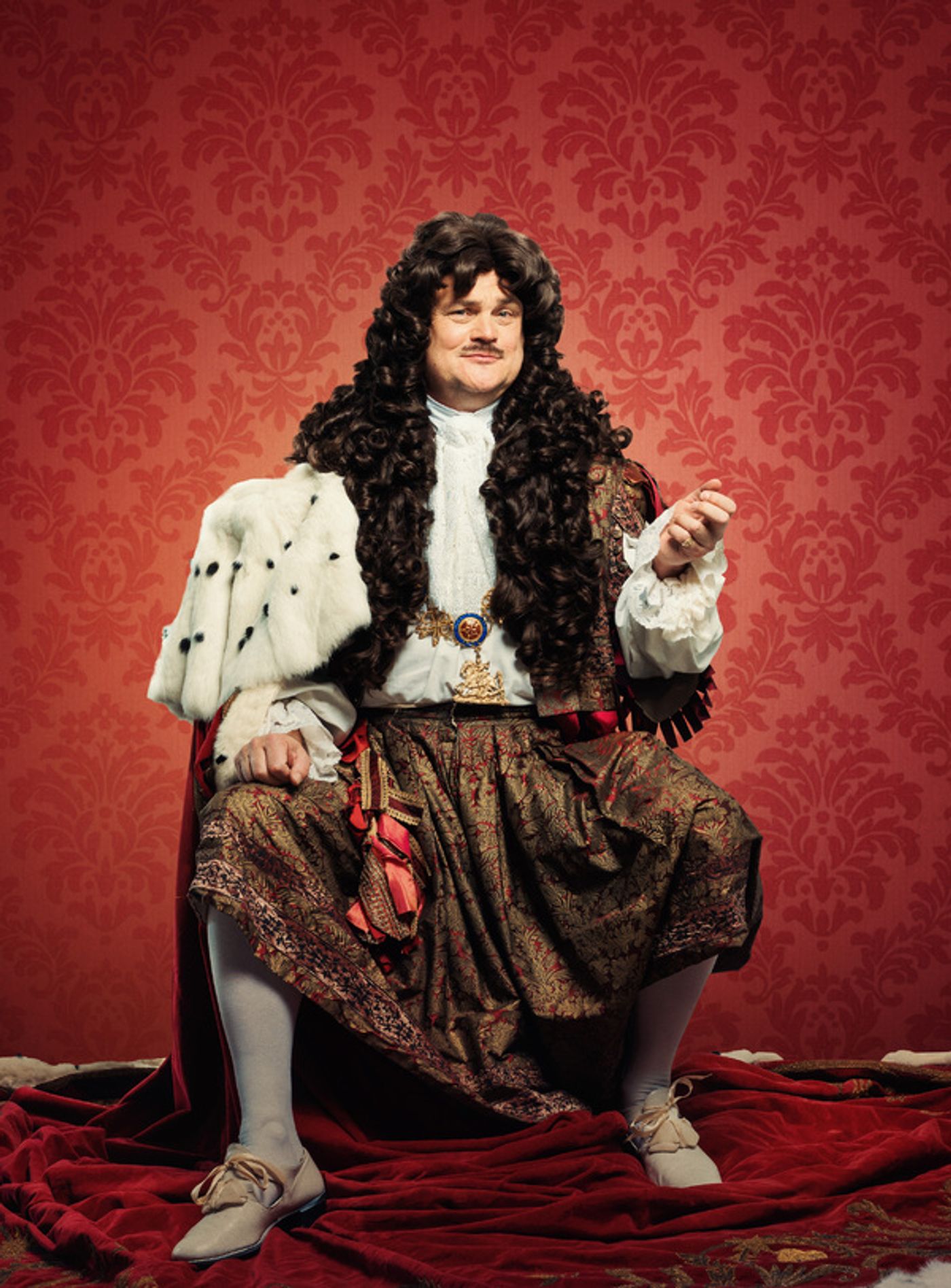 Photos: First Look at Al Murray and Mel Giedroyc in THE CROWN JEWELS  Image